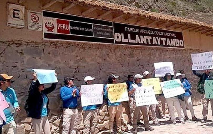 Guías de turismo realizan plantón en atractivos de Cusco