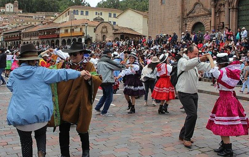 ​Comparsas deleitaron a turistas nacionales y extranjeros en presentación especial