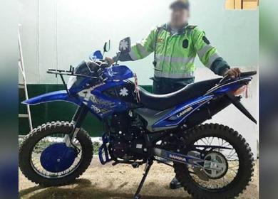 Policias captura delincuentes con moto robada en Cusco