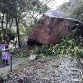 Roca se desprende y cayó sobre la vía férrea Machu Picchu